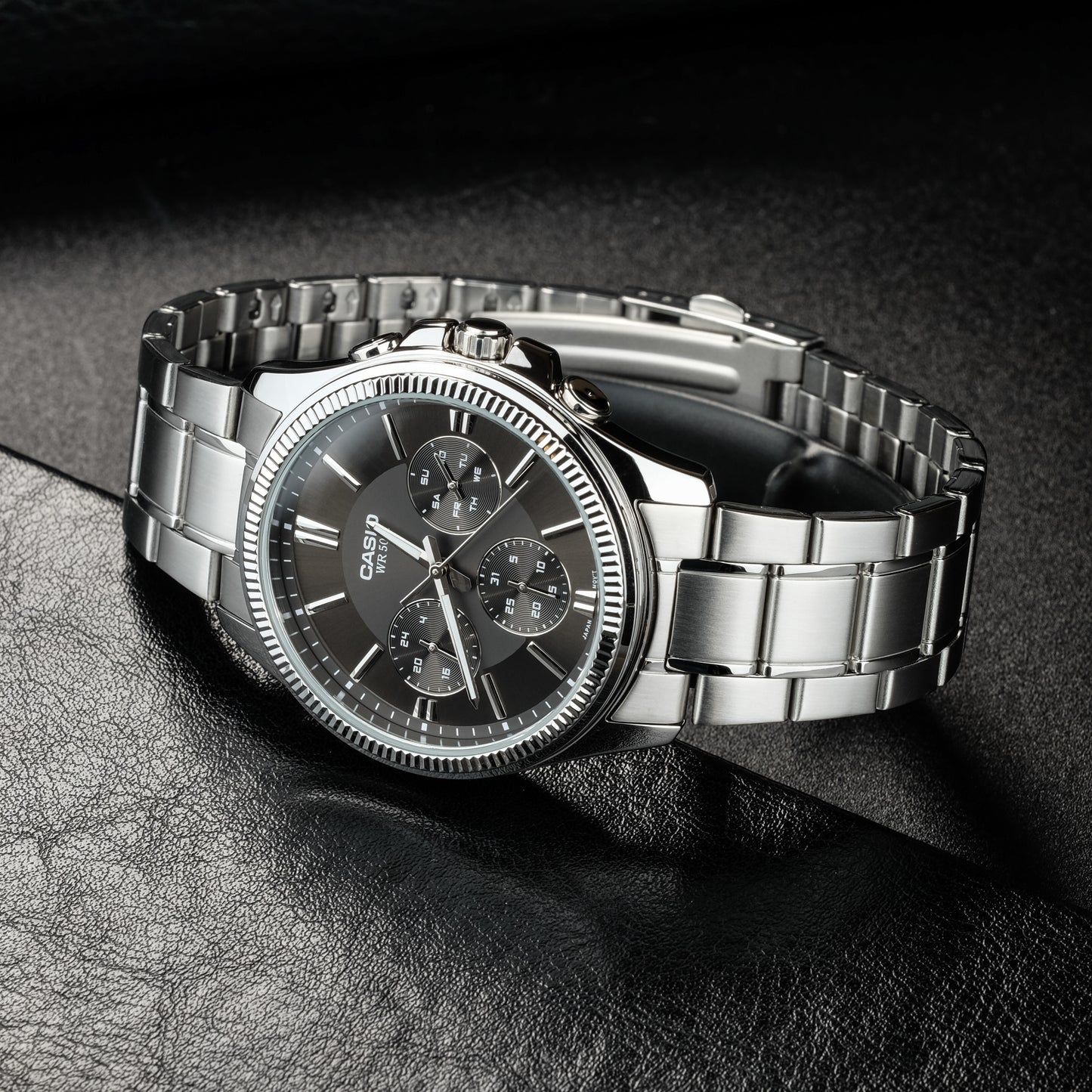 Casio watch:Analog MTP-1375D-1AV