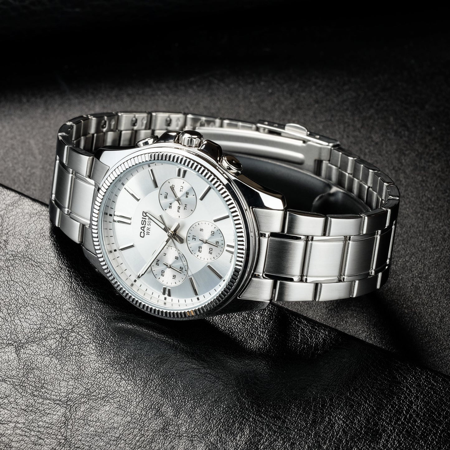 Casio watch:Analog MTP-1375D-1AV